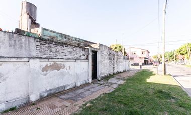 Casa a refaccionar en esq, V Dominico. OPORTUNIDAD