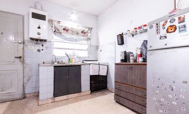 Casa a refaccionar en esq, V Dominico. OPORTUNIDAD