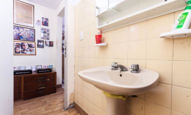 Casa a refaccionar en esq, V Dominico. OPORTUNIDAD