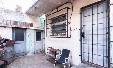 Casa a refaccionar en esq, V Dominico. OPORTUNIDAD