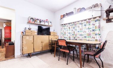 Casa a refaccionar en esq, V Dominico. OPORTUNIDAD