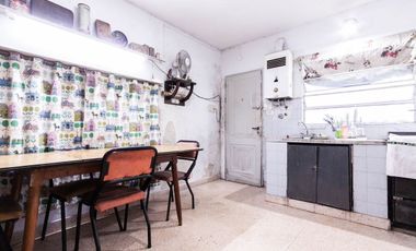 Casa a refaccionar en esq, V Dominico. OPORTUNIDAD