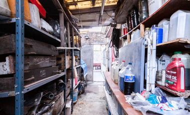 Casa a refaccionar en esq, V Dominico. OPORTUNIDAD