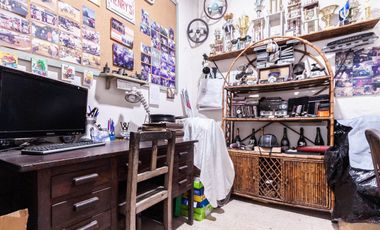 Casa a refaccionar en esq, V Dominico. OPORTUNIDAD