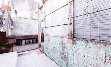 Casa a refaccionar en esq, V Dominico. OPORTUNIDAD