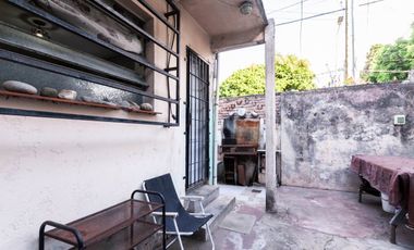 Casa a refaccionar en esq, V Dominico. OPORTUNIDAD