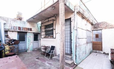 Casa a refaccionar en esq, V Dominico. OPORTUNIDAD