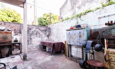 Casa a refaccionar en esq, V Dominico. OPORTUNIDAD