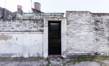 Casa a refaccionar en esq, V Dominico. OPORTUNIDAD