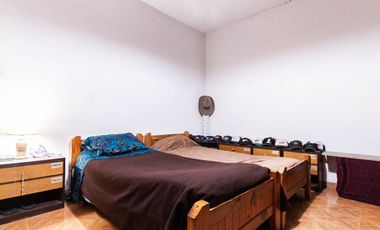 Casa a refaccionar en esq, V Dominico. OPORTUNIDAD