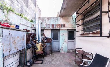 Casa a refaccionar en esq, V Dominico. OPORTUNIDAD