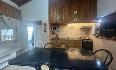 VENTA CASA 3 AMBIENTES A RECICLAR MIRAMAR