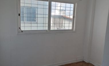 USO COMERCIAL - POLICONSULTORIO - A CUADRAS DE ESTACION DE TREN