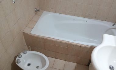 USO COMERCIAL - POLICONSULTORIO - A CUADRAS DE ESTACION DE TREN