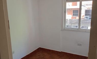 USO COMERCIAL - POLICONSULTORIO - A CUADRAS DE ESTACION DE TREN