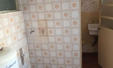 USO COMERCIAL - POLICONSULTORIO - A CUADRAS DE ESTACION DE TREN