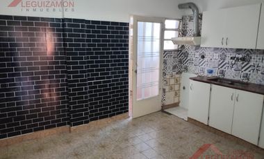 USO COMERCIAL - POLICONSULTORIO - A CUADRAS DE ESTACION DE TREN