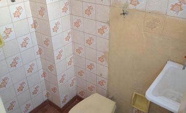 USO COMERCIAL - POLICONSULTORIO - A CUADRAS DE ESTACION DE TREN