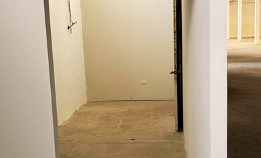 Se renta bodega con oficinas en La Libertad
