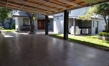 CASA EN VENTA CON ALBERCA COL.LA NORIA