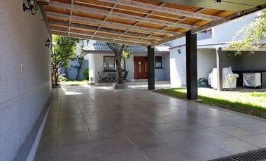 CASA EN VENTA CON ALBERCA COL.LA NORIA