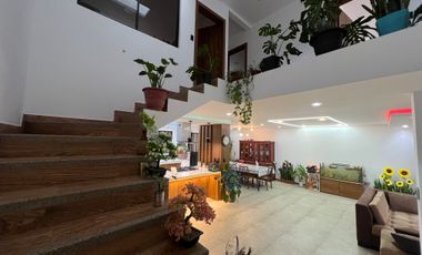 Oportunidad hermosa propiedad en Venta Tres Pisos - Gualaceo