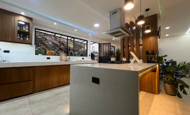 Oportunidad hermosa propiedad en Venta Tres Pisos - Gualaceo