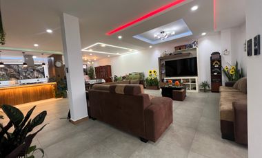 Oportunidad hermosa propiedad en Venta Tres Pisos - Gualaceo