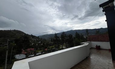 Oportunidad hermosa propiedad en Venta Tres Pisos - Gualaceo