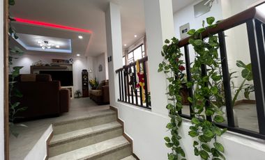 Oportunidad hermosa propiedad en Venta Tres Pisos - Gualaceo