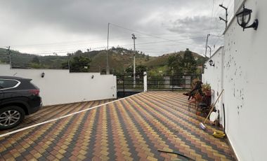 Oportunidad hermosa propiedad en Venta Tres Pisos - Gualaceo