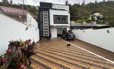 Oportunidad hermosa propiedad en Venta Tres Pisos - Gualaceo