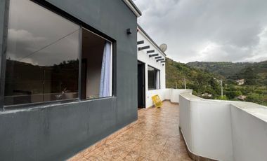 Oportunidad hermosa propiedad en Venta Tres Pisos - Gualaceo