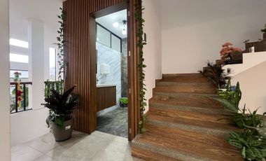 Oportunidad hermosa propiedad en Venta Tres Pisos - Gualaceo