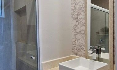 Departamento amueblado de tres recámaras en renta. Montejo pza. Mérida, Yucatán.