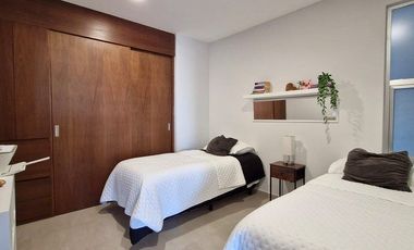 Departamento amueblado de tres recámaras en renta. Montejo pza. Mérida, Yucatán.