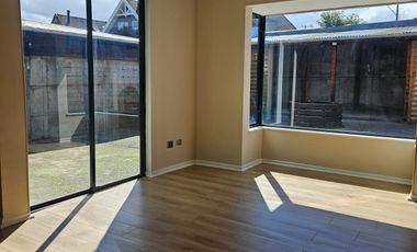 VENTA CASA ESQUINA DOS PISOS EN AVENIDA AUSTRAL