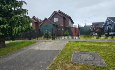 VENTA CASA ESQUINA DOS PISOS EN AVENIDA AUSTRAL