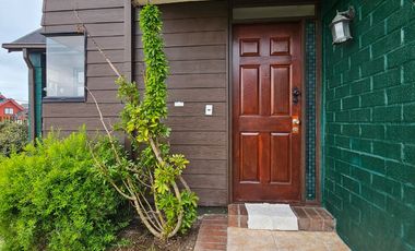 VENTA CASA ESQUINA DOS PISOS EN AVENIDA AUSTRAL
