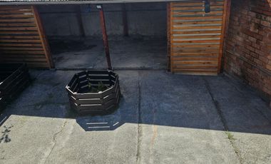 VENTA CASA ESQUINA DOS PISOS EN AVENIDA AUSTRAL