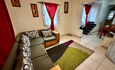 Oficina de 2 pisos con amplio estacionamiento