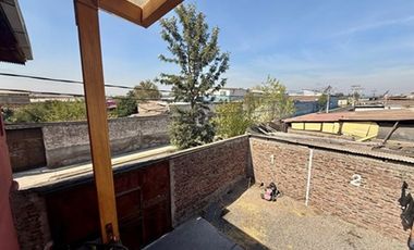 Oficina de 2 pisos con amplio estacionamiento