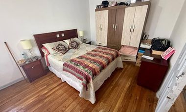 Oficina de 2 pisos con amplio estacionamiento