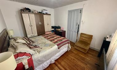 Oficina de 2 pisos con amplio estacionamiento