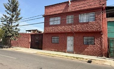 Oficina de 2 pisos con amplio estacionamiento