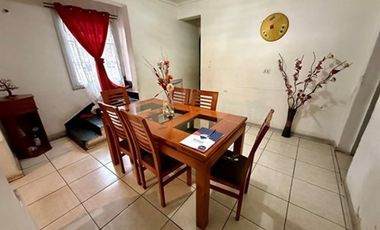 Oficina de 2 pisos con amplio estacionamiento