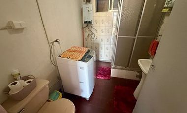 Oficina de 2 pisos con amplio estacionamiento