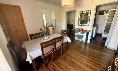 Oficina de 2 pisos con amplio estacionamiento