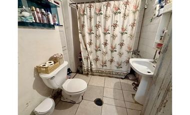 Oficina de 2 pisos con amplio estacionamiento