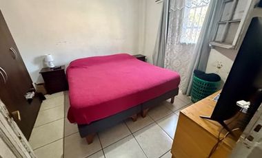 Oficina de 2 pisos con amplio estacionamiento